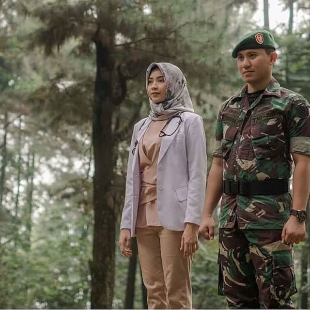 Detail Foto Romantis Tni Nomer 2