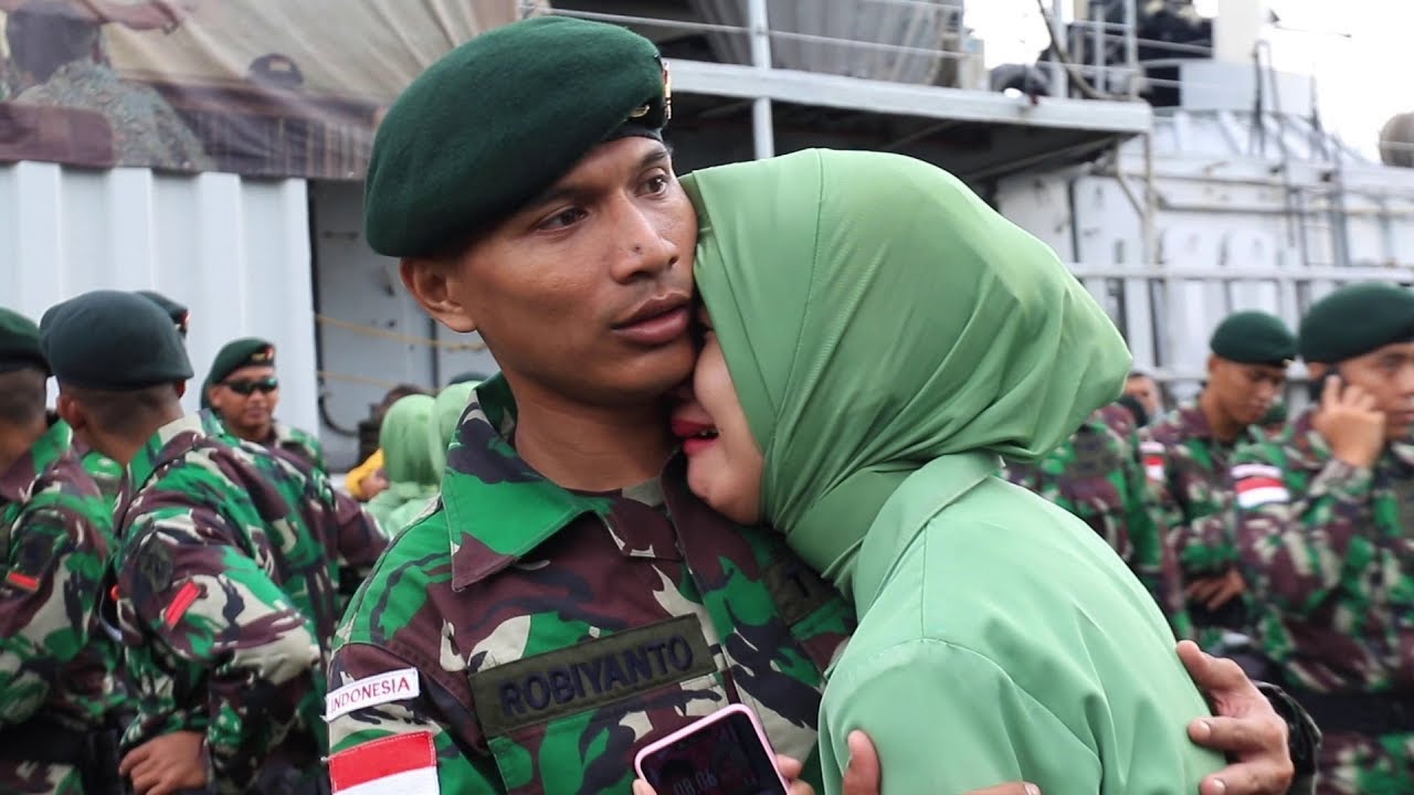 Detail Foto Romantis Tni Nomer 18