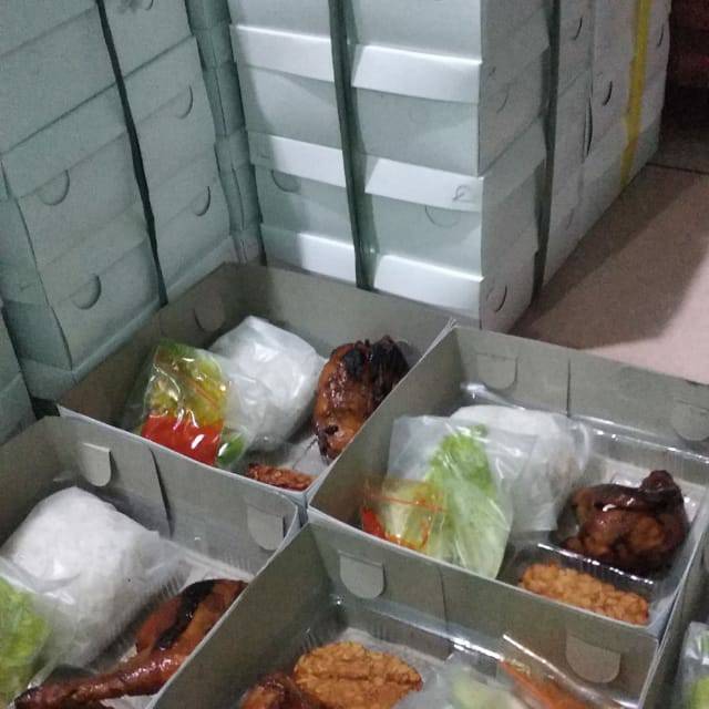 Detail Gambar Tumpukan Nasi Kotak Nomer 8