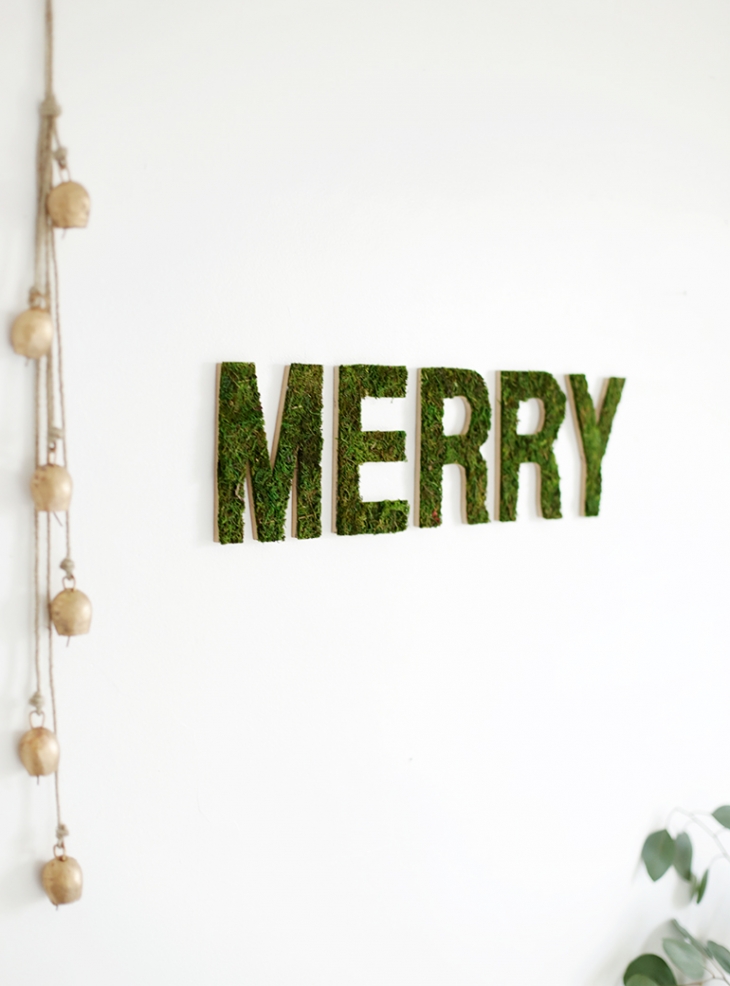 Merry moss wall art