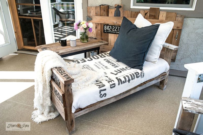 Pallet lounger sofa