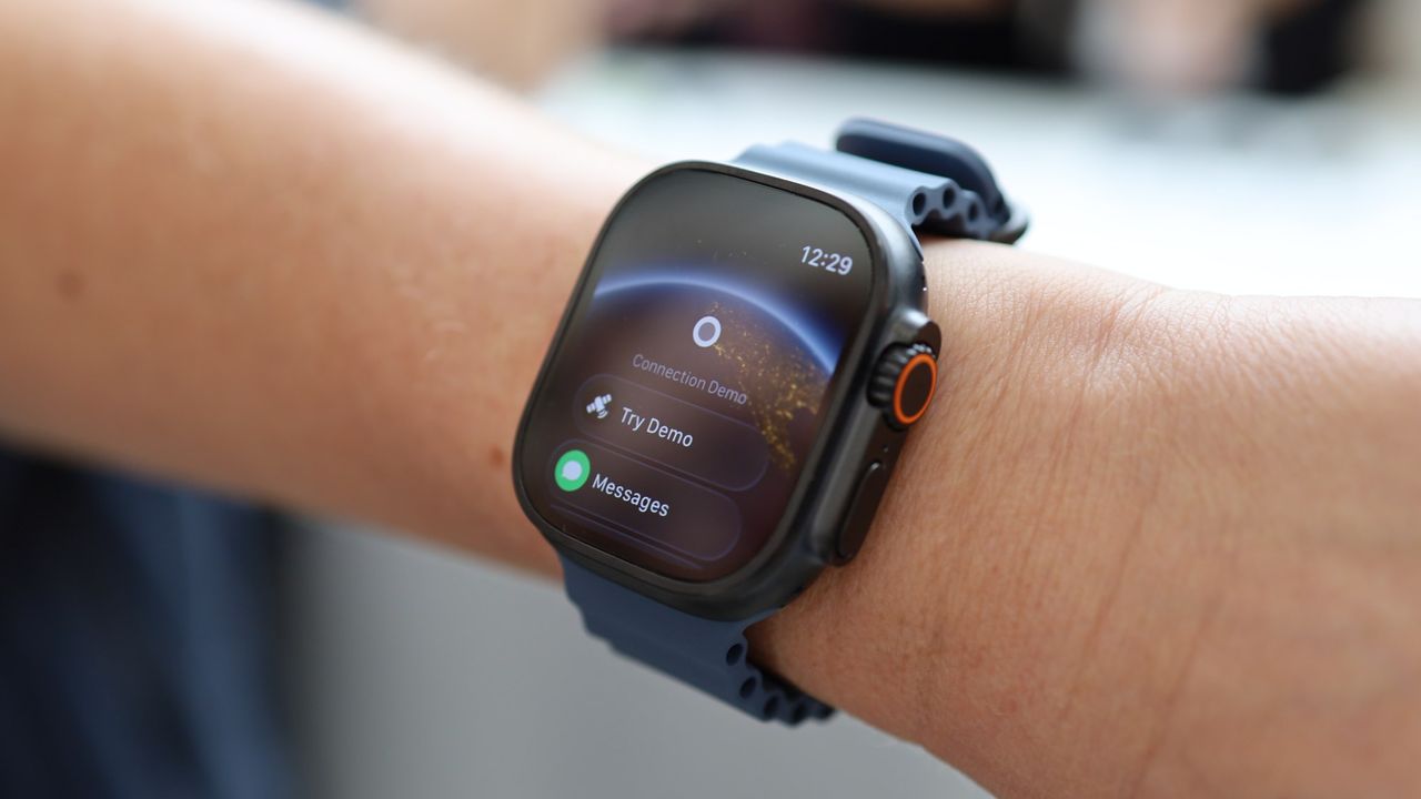 Apple Watch Ultra 3 i titanium black.