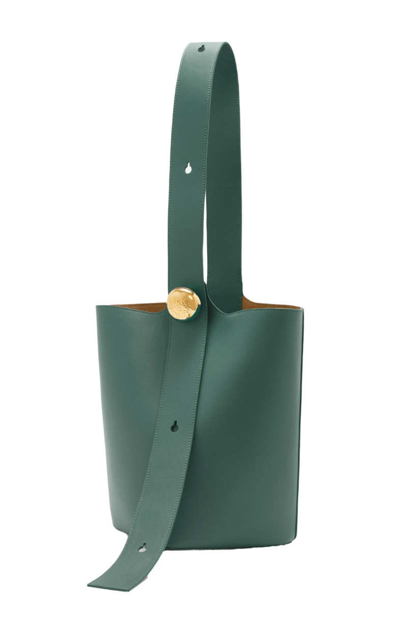 Medium Pebble Bucket in Smooth Calfskin