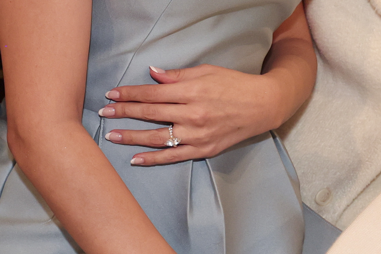 selena gomez engagement ring