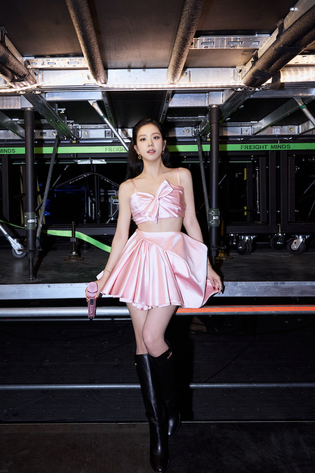 Jisoo posed backstage in a custom skirt set from Dior by Jonathan Anderson.