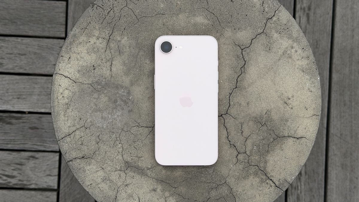 Apple iPhone 17e Review