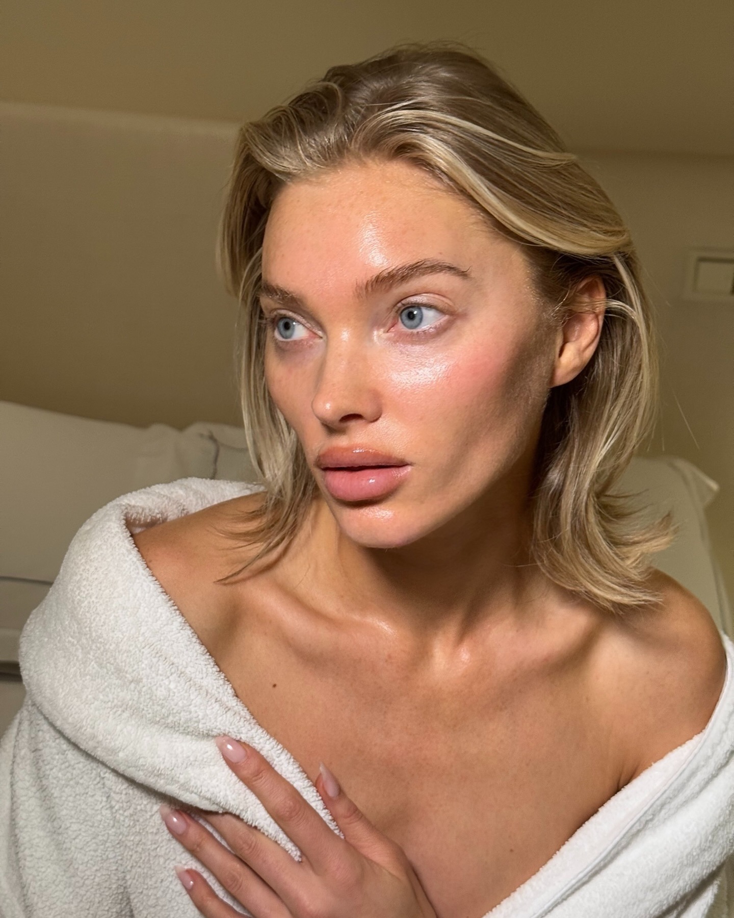 Elsa Hosk with bare skin and a blonde bob