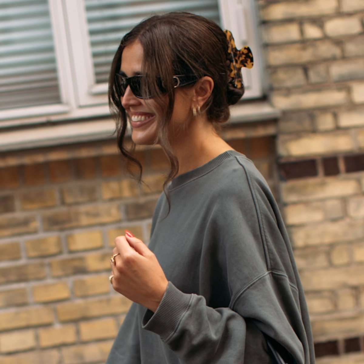 woman wearing a gray sweatshirt in Copenahagen