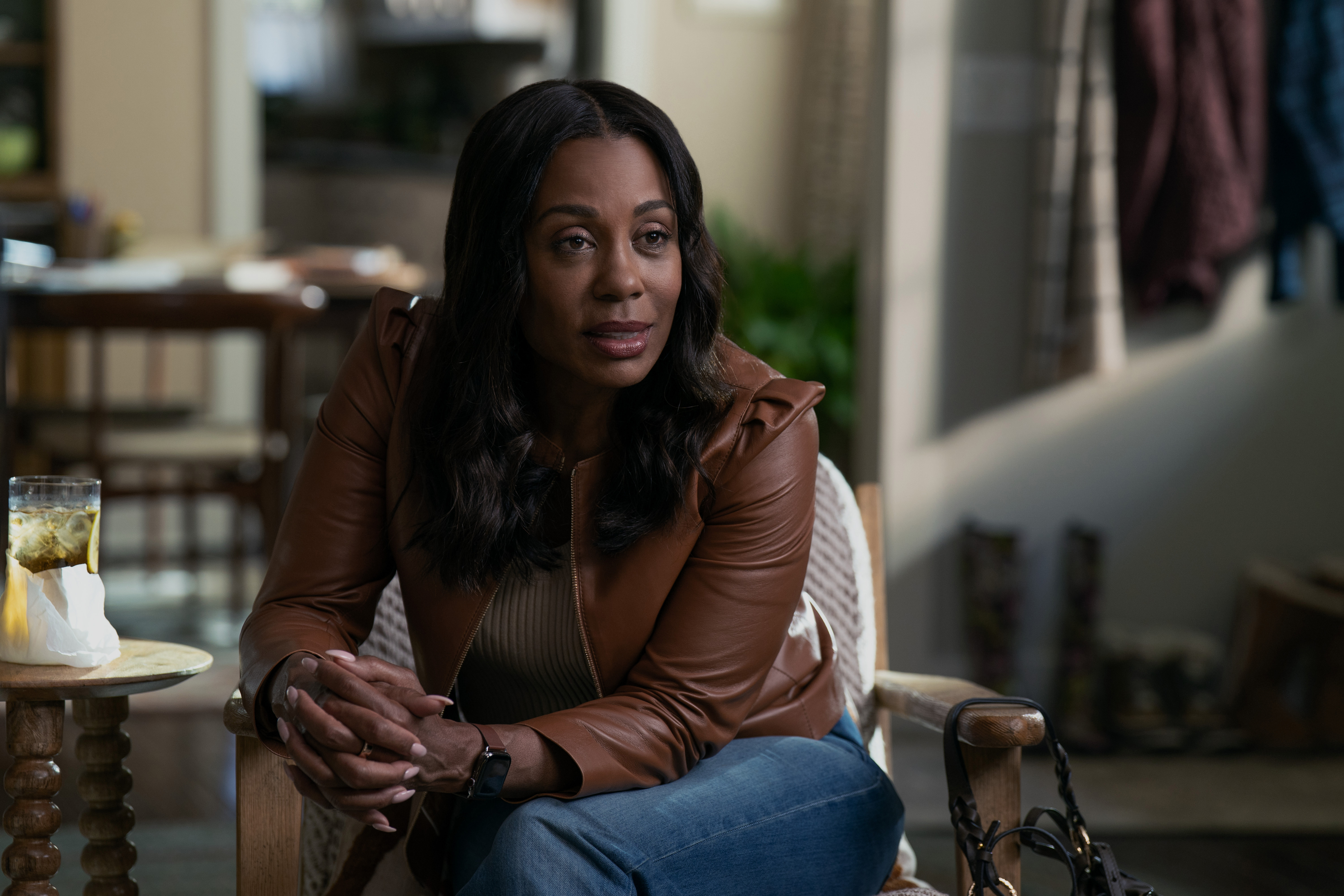 Karen Pittman as Mia Jordan in 'The Morning Show' season 4, episode 1.