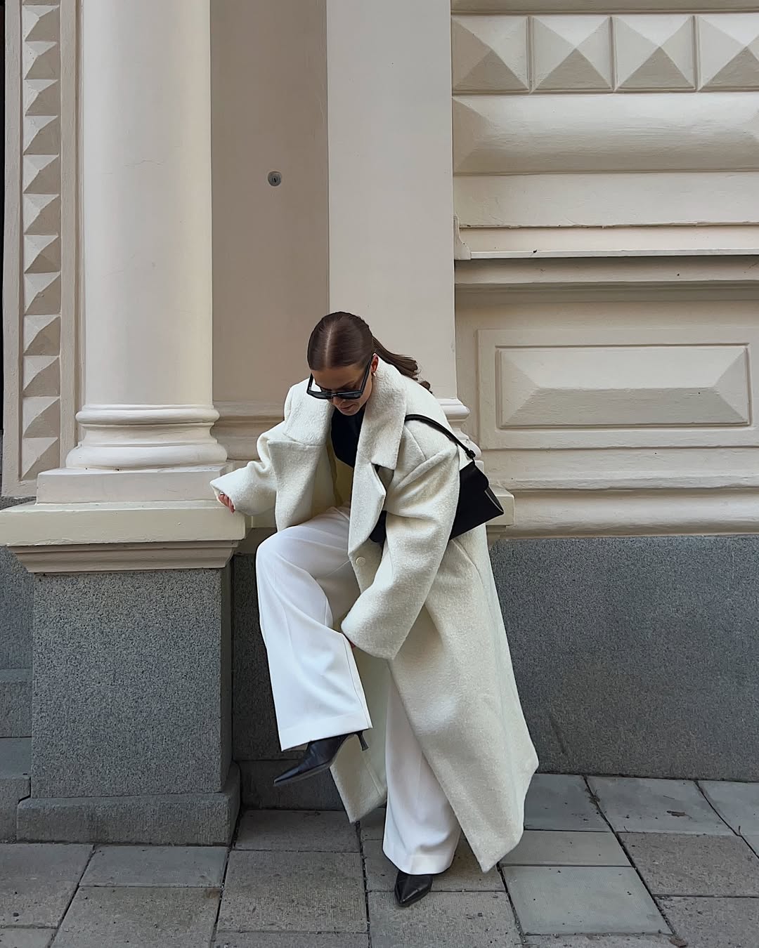 Elegant White Outfits for Winter 2026