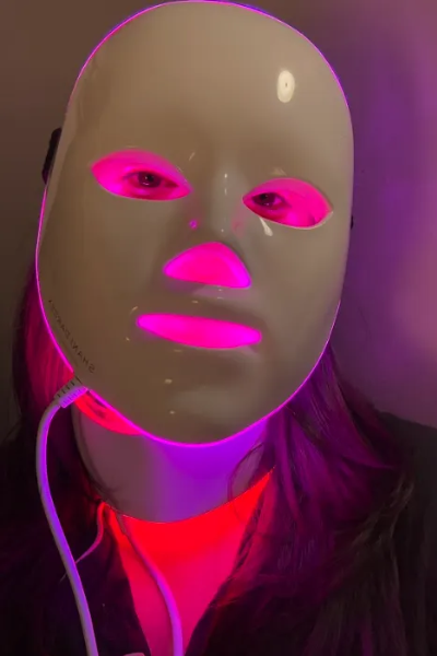 Associate Commerce Editor Brooke Knappenberger tests the Shani Darden by Déesse PRO LED Light Mask