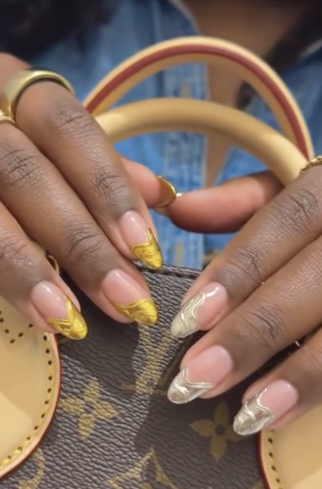 Wavy French manicure