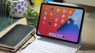 iPad Pro 11-inch 2021 with Magic keyboard and apple pencil