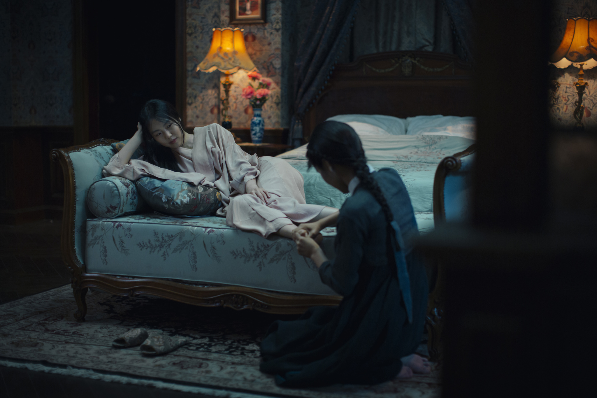 A still from the movie The Handmaiden of a woman massaging another woman&#039;s feet