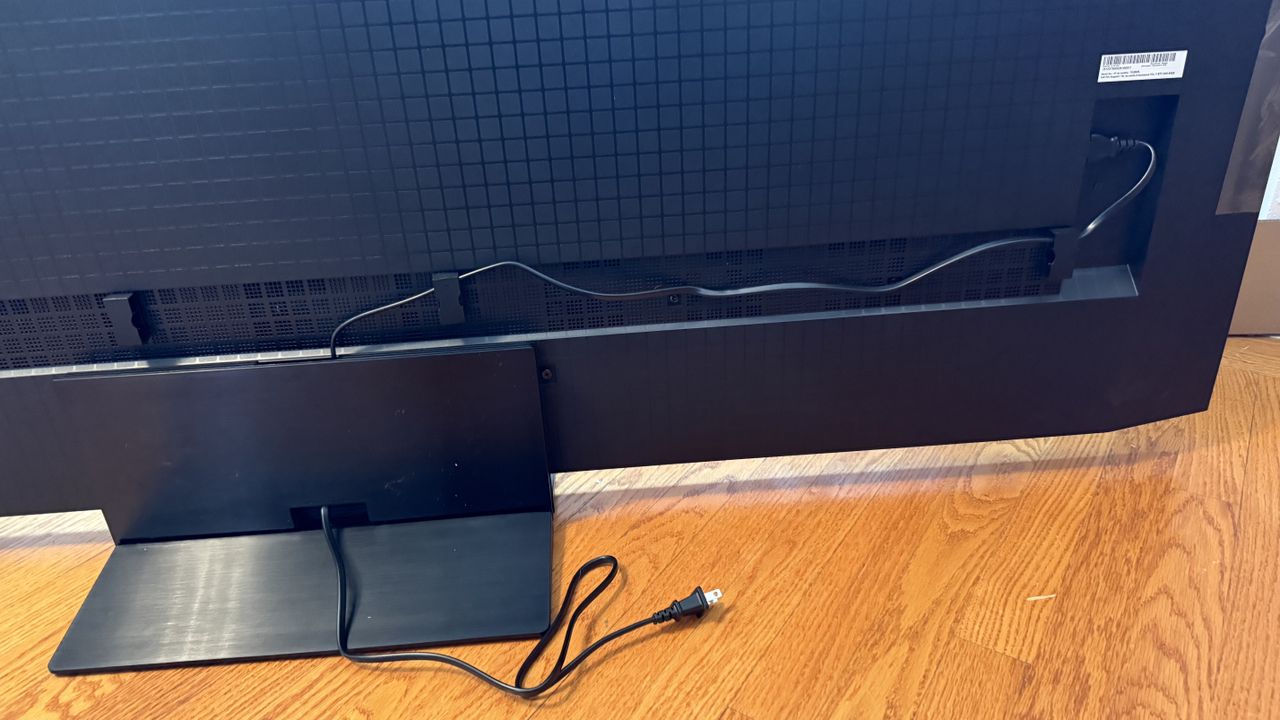 TCL QM8L cable management