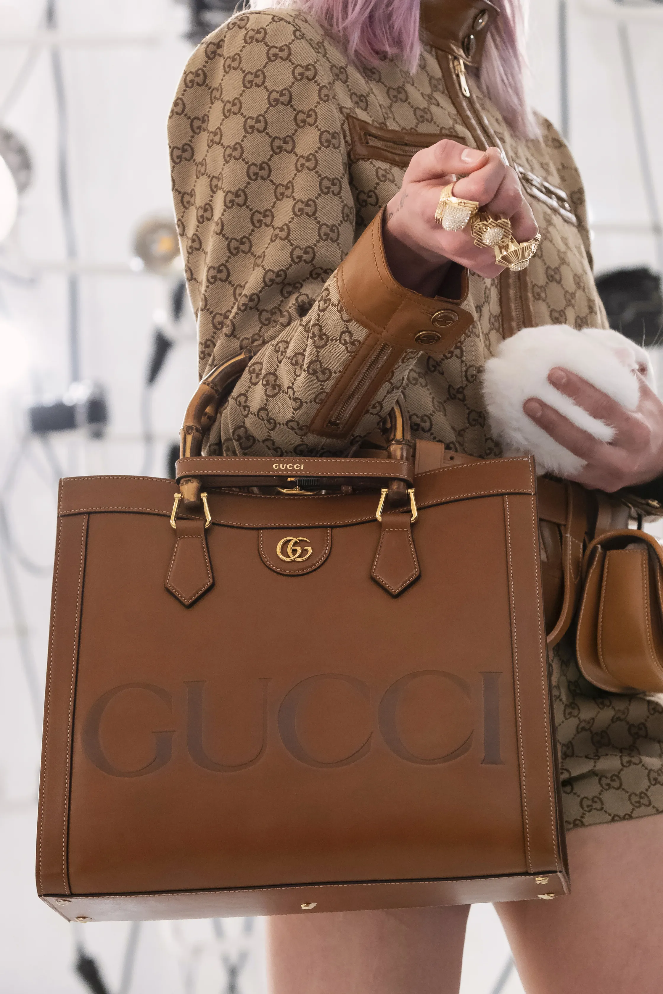 A brown Gucci Diana 1991 bag on the brand&#039;s Fall 2021 runway