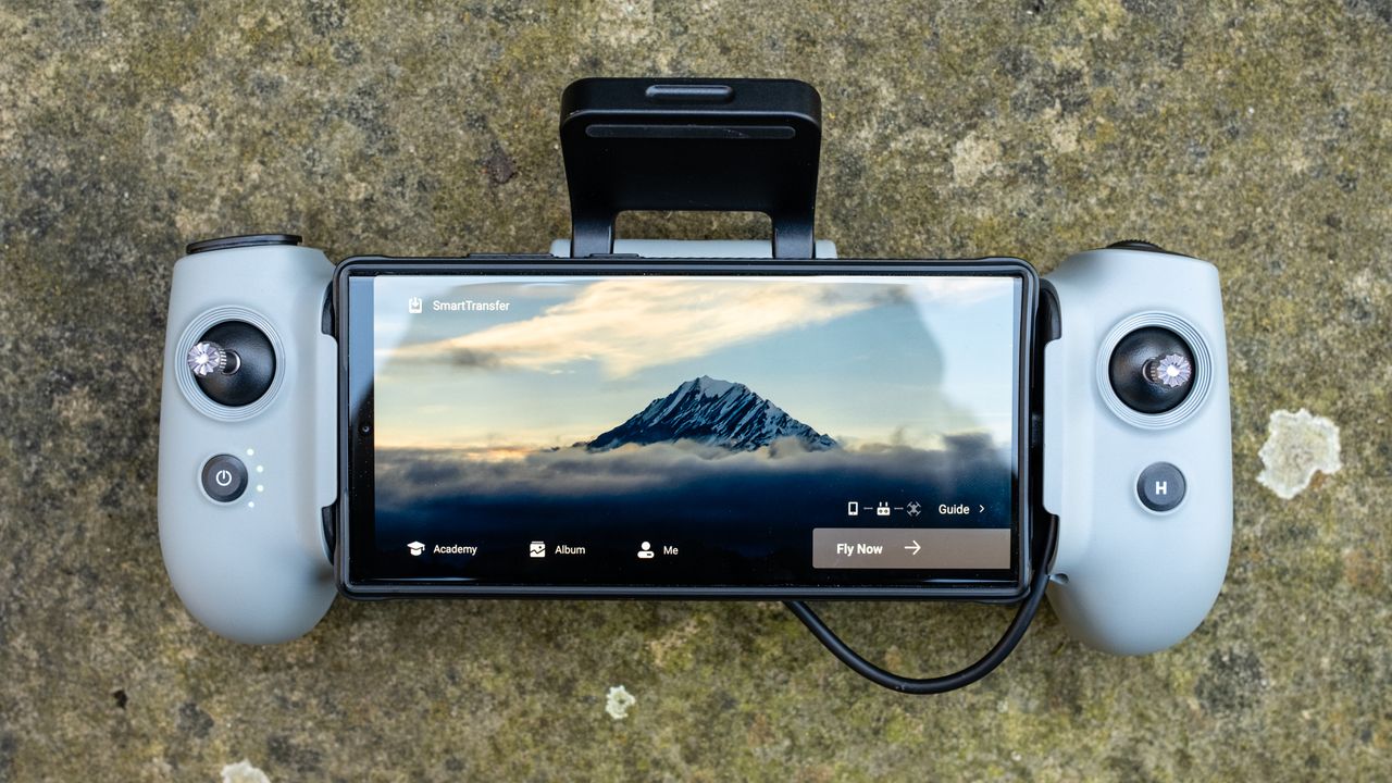 Potensic Atom 2 with phone attached
