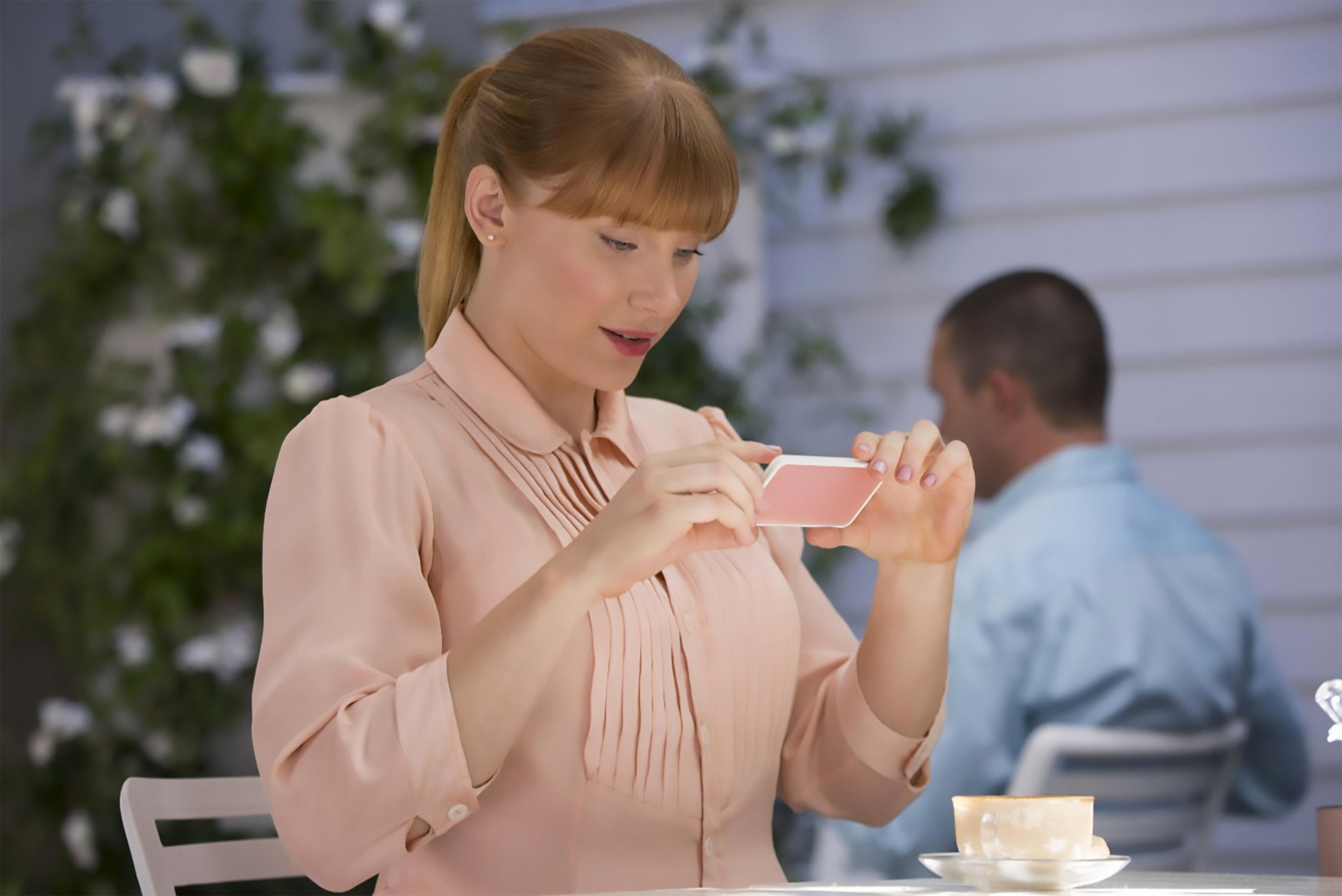 bryce dallas howard takes a photo with her phone in the nosedive episode of black mirror