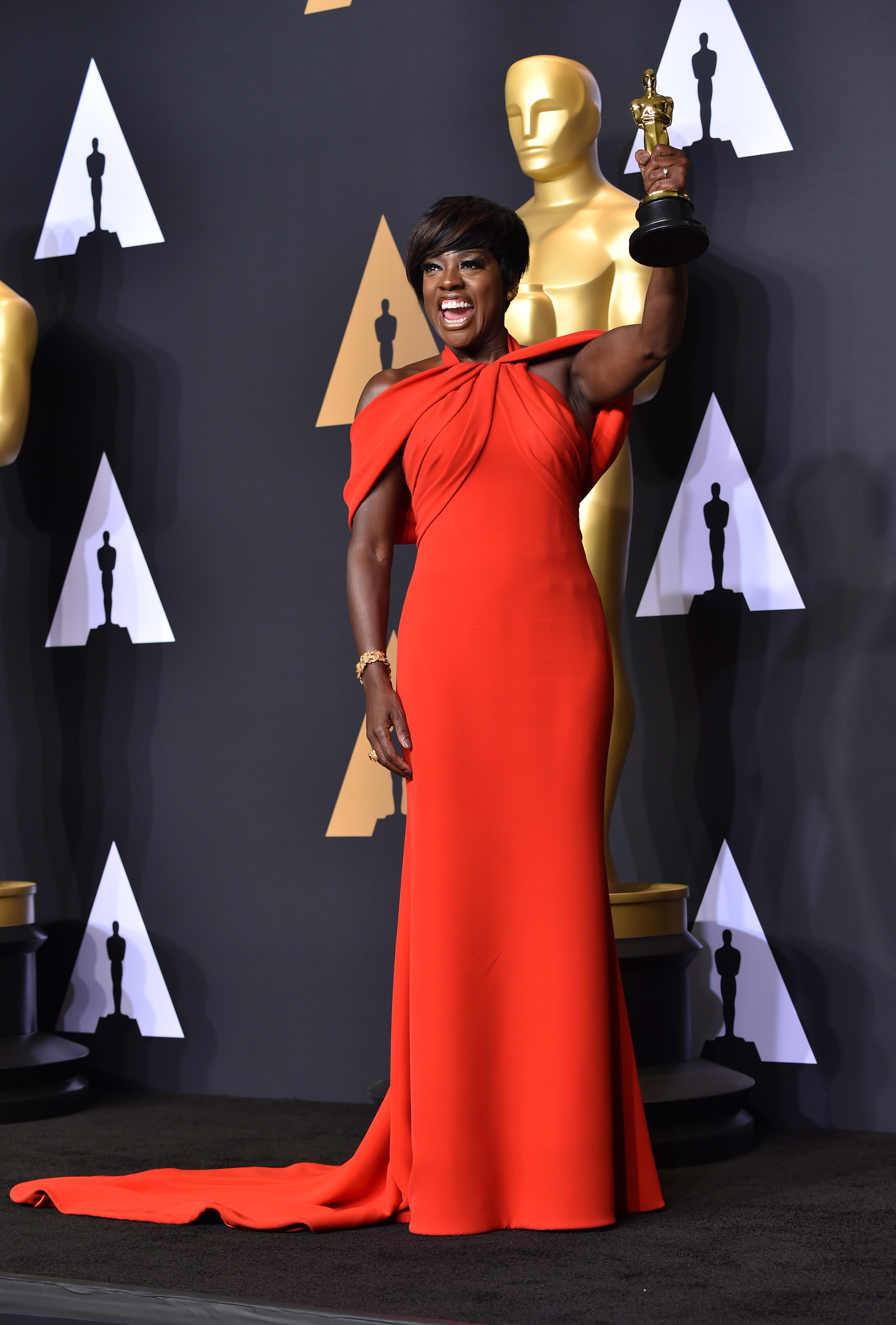 Viola Davis wearing Armani to win her first Academy Award in 2017