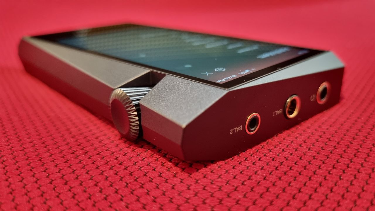 Portable music player: Astell &amp; Kern A&amp;norma SR35