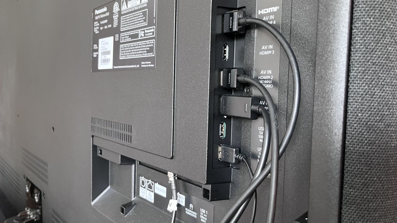 Panasonic z95b rear panel ports