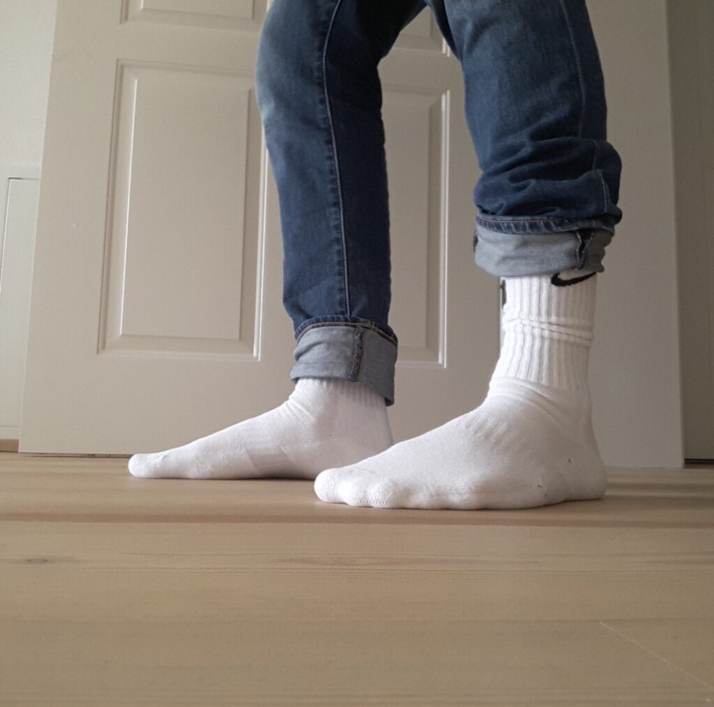 Topsneax in white Nike crew socks