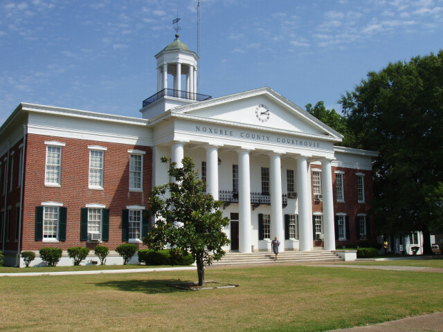 Macon-ms-noxubee-courthouse image