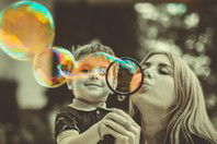 39 mensagens que expressam o amor entre madrinhas e seus afilhados