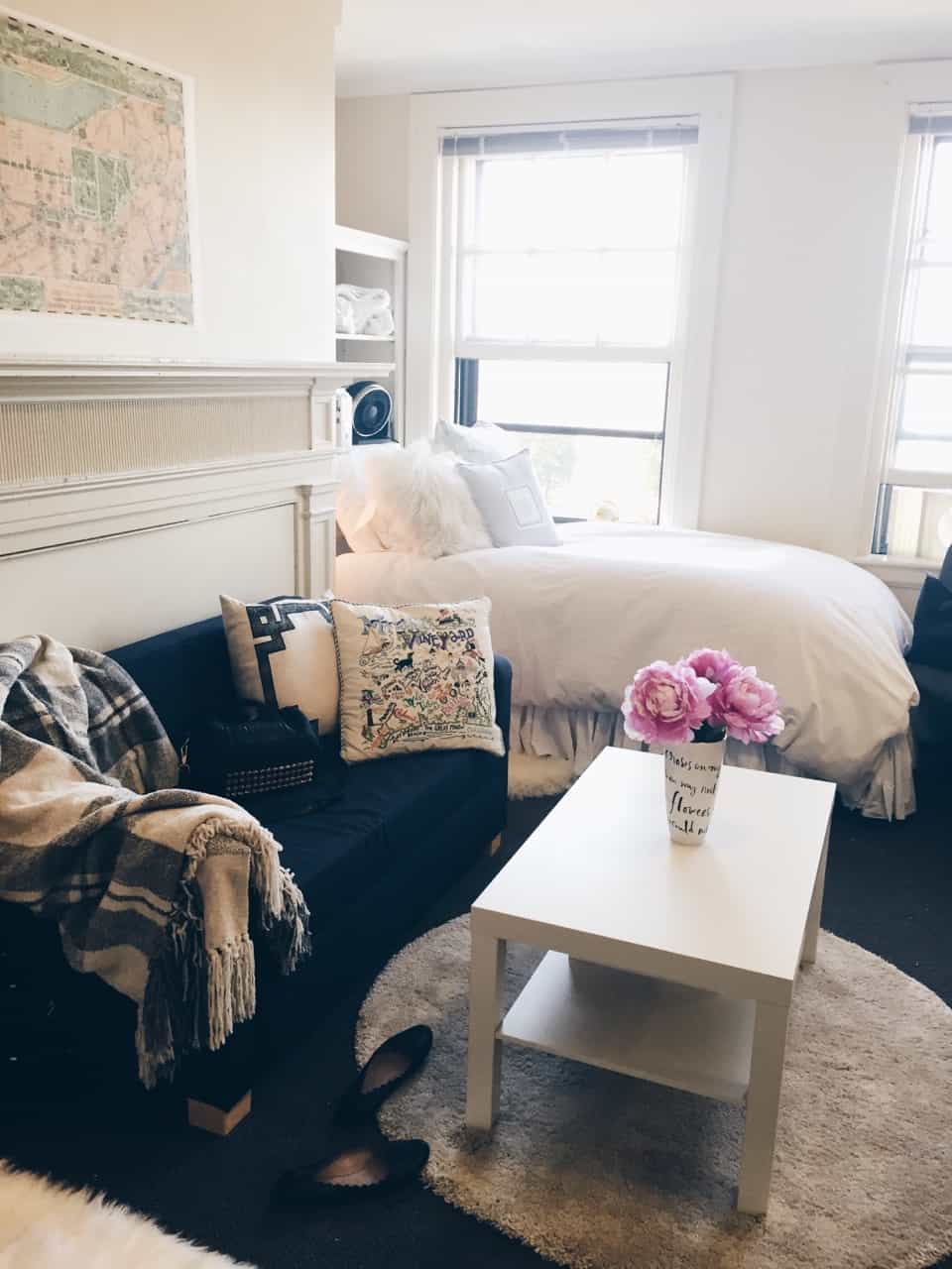 Chic dorm room