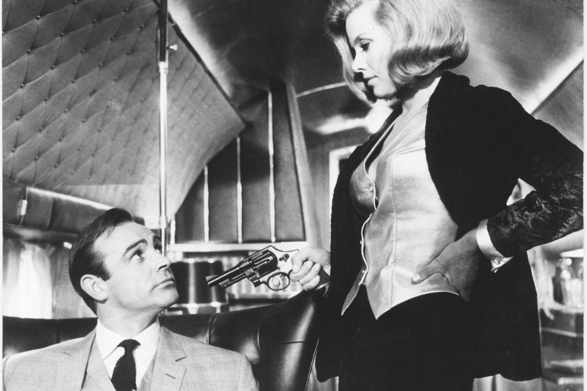 Honor Blackman dies — starred as Pussy Galore in 'Goldfinger ...