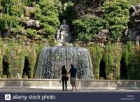 fontana-dellovato-oval-fountain-villa-deste-tivoli-lazio-italy-DH9B1R