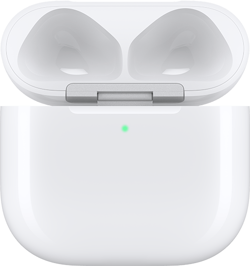 Töltőtok AirPods 4-hez, nyitott fedéllel és eltávolított AirPods fülhallgatóval.