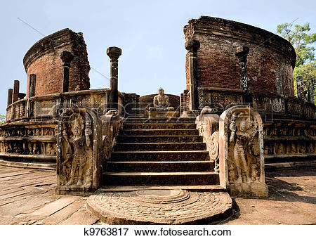 Picture of ancient Polonnaruwa temple.