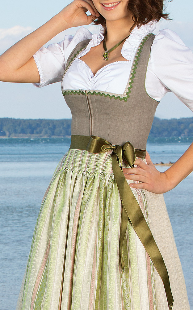 Chiemseer Dirndl & Tracht Online Shop.