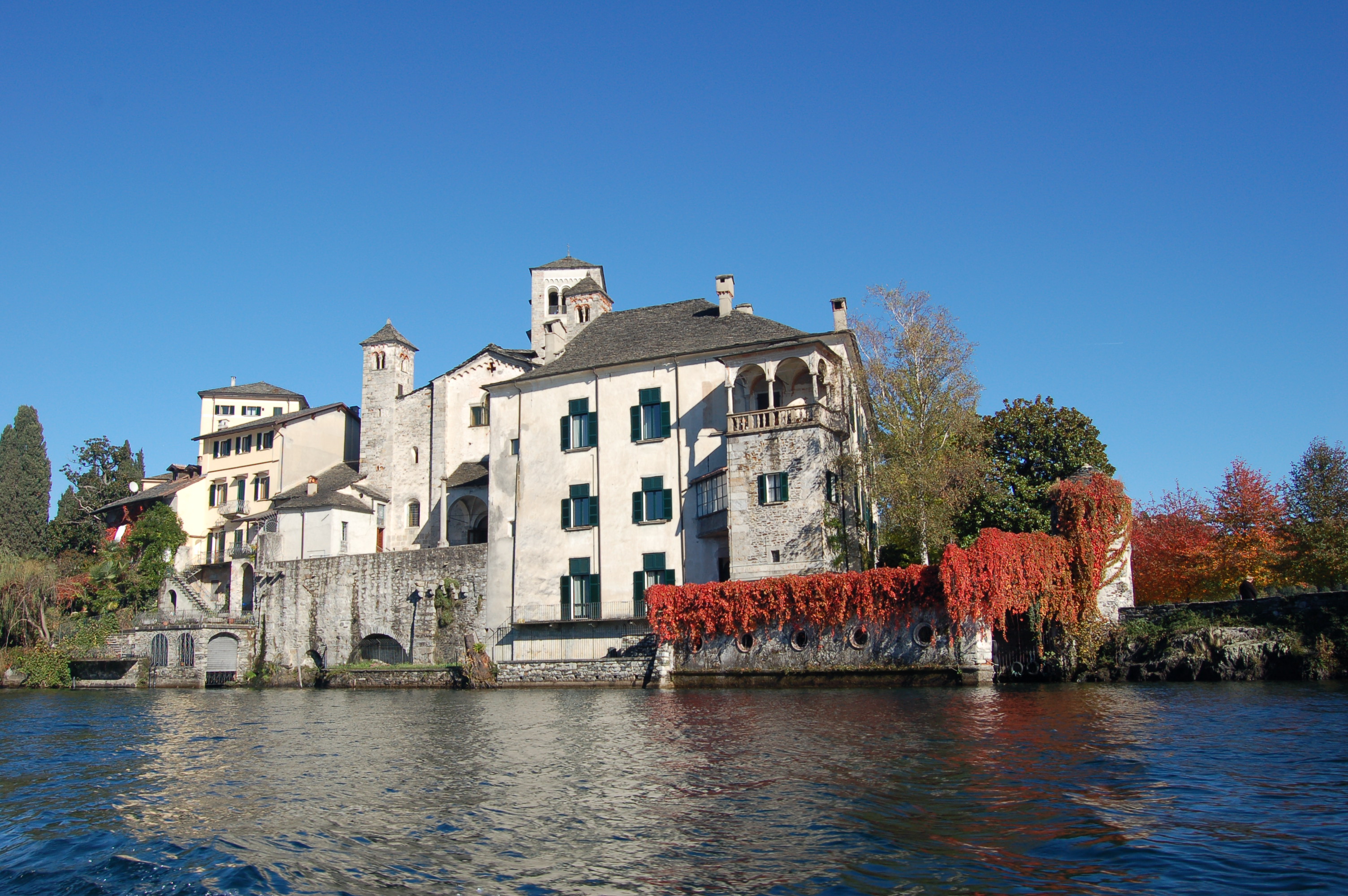 Events around Lake Orta.