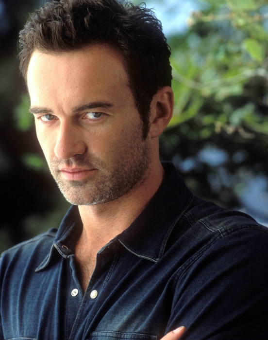 552x699px Julian Mcmahon 250.73 KB #264864.