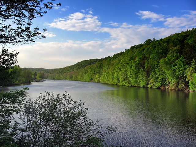 LAKE ZOAR, CONNECTICUT, LANDSCAPE, SCENIC, FOREST.