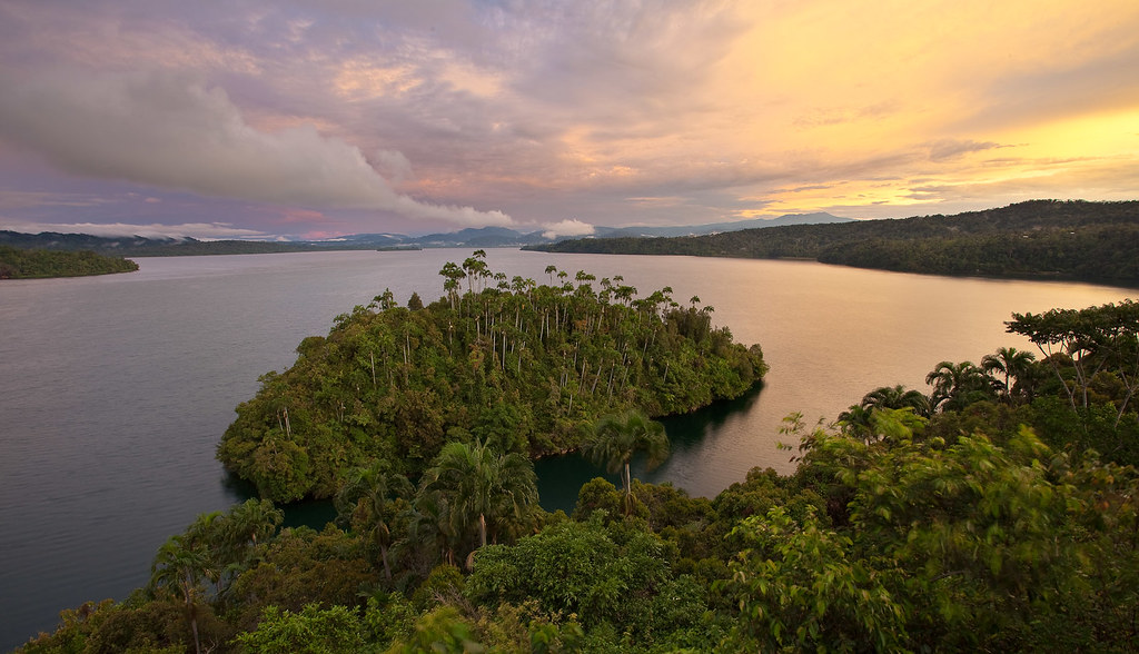 Lake Kutubu, PNG.