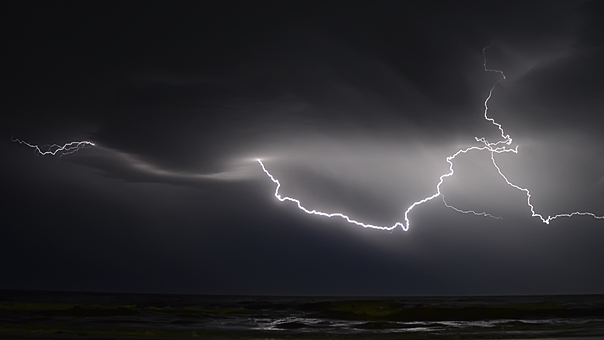 800+ Free Lightning & Storm Images.