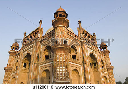 Pictures of Low angle view of the watch tower of a monument.