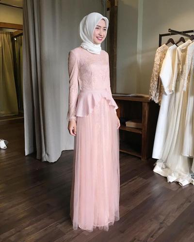 Nah Ini 5 Inspirasi Model Kebaya Muslim Lamaran Yang Lagi Hits