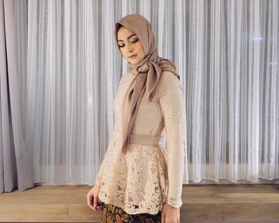 Nah Ini 5 Inspirasi Model Kebaya Muslim Lamaran Yang Lagi Hits