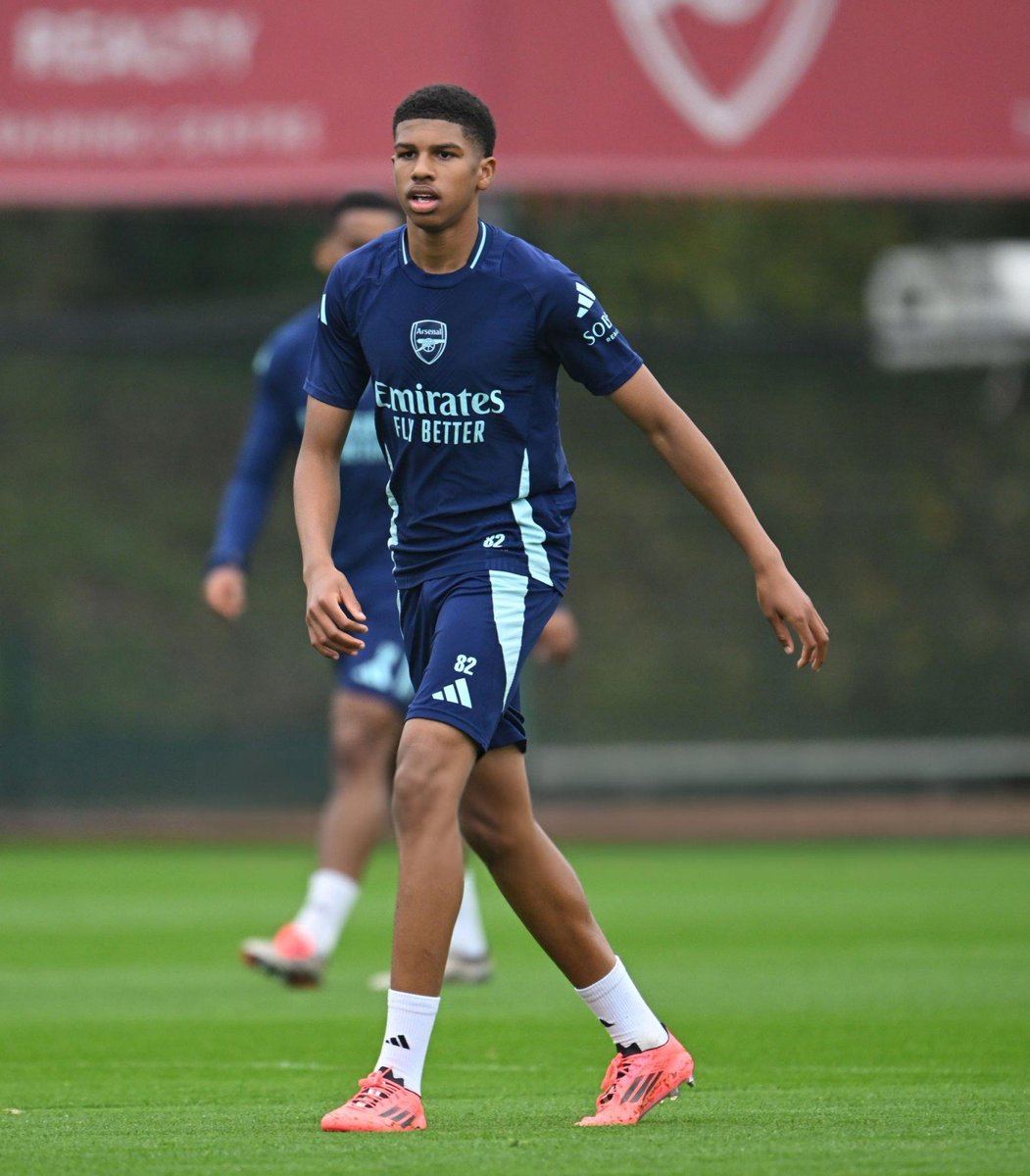 Andre Harriman-Annous trains with Arsenal with Jurrien Timber seemingly in the background of the photo (Photo via Le African Gooner on Twitter)