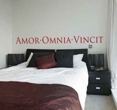 Sticker de amor amor vincit omniaEl amor todo lo vence - TenVinilo