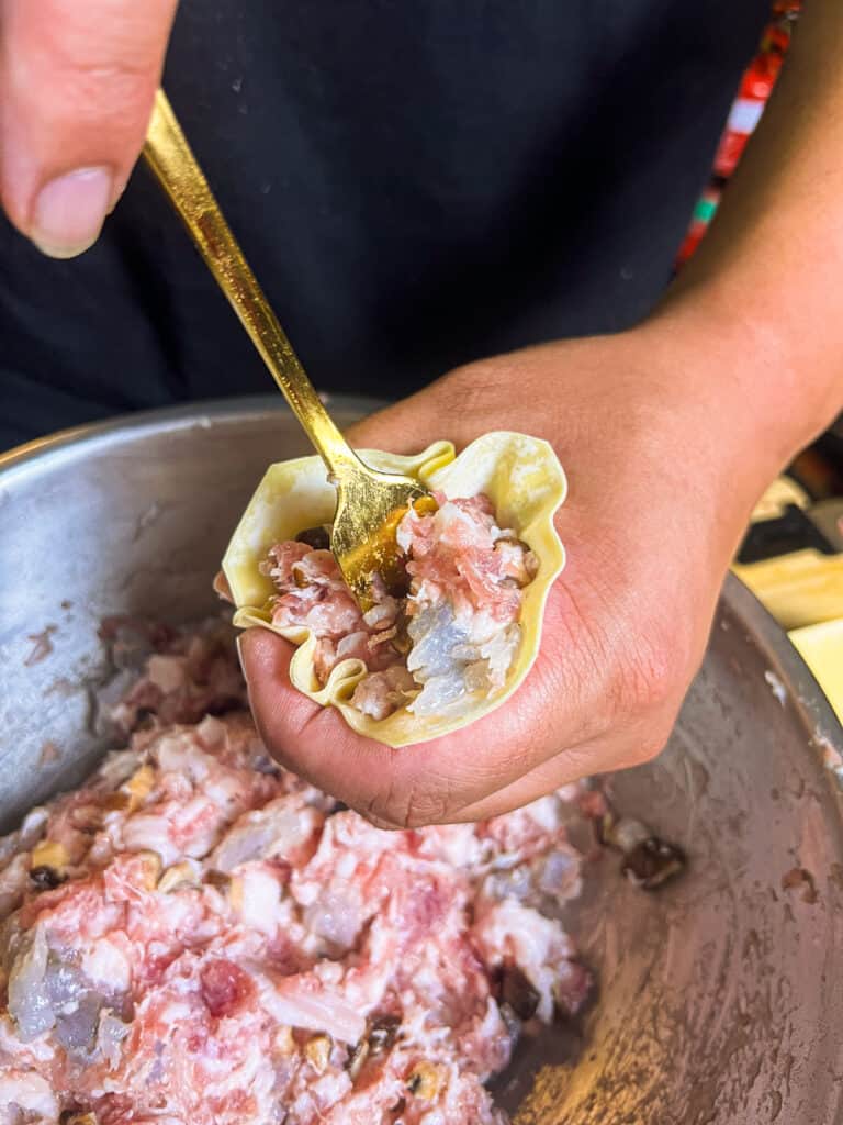 how to make pork and prawn siu mai topped with flying fish roe