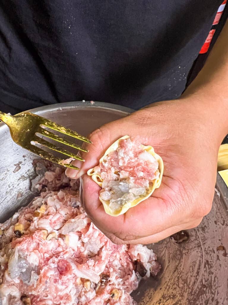 how to make pork and prawn siu mai topped with flying fish roe