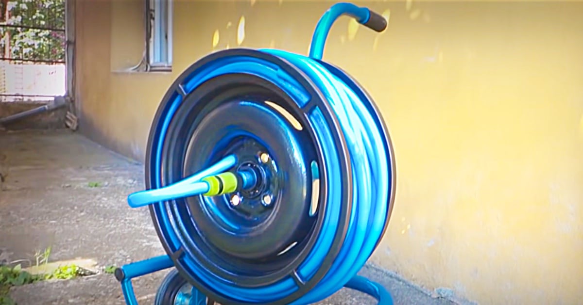 DIY Garden Hose Reel Using An Old Car Wheel | DIY Joy Projects and Crafts Ideas