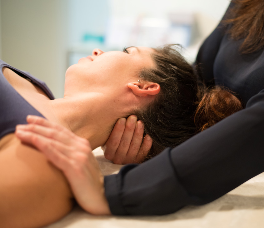 chiropractor adjusting a patients neck