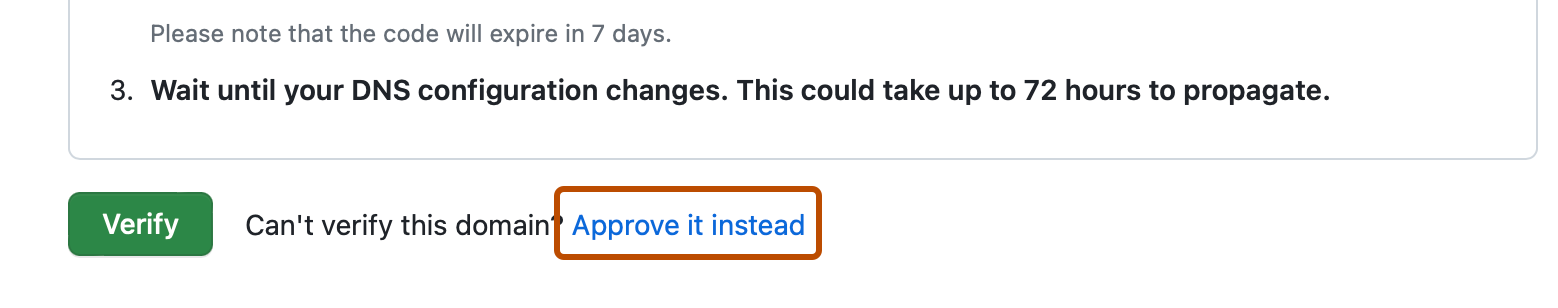 [ドメインの検証] ページのスクリーンショット。 [検証] ボタンの右側にある [代わりに承認する] というラベルのリンクが、濃いオレンジ色の枠線で囲まれています。