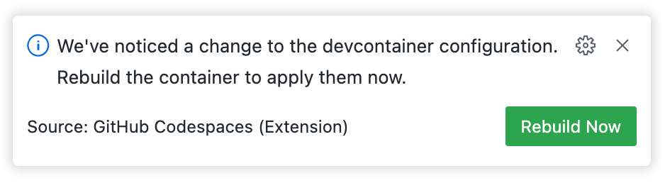 Screenshot der Meldung: „Es wurde eine Änderung an der Konfiguration des Entwicklungscontainers festgestellt.“, Darunter befindet sich die Schaltfläche Jetzt neu erstellen.